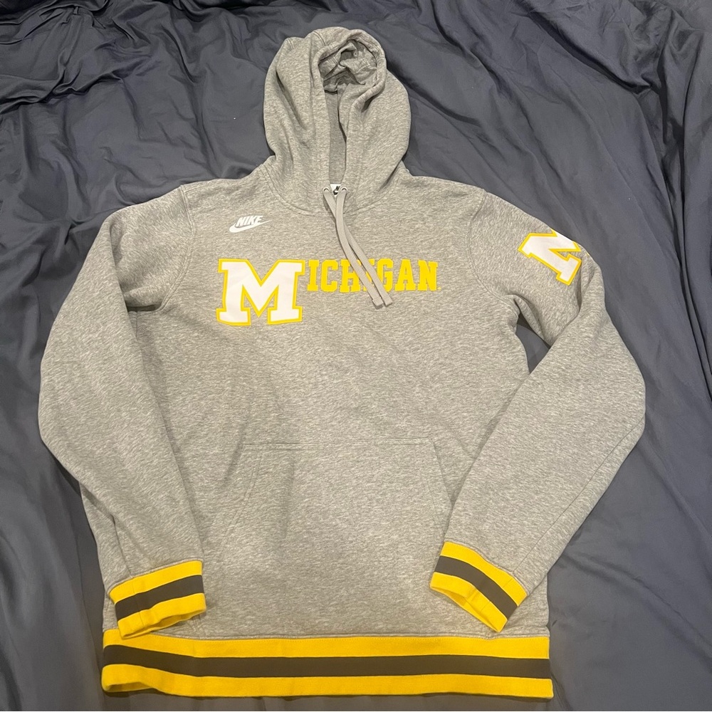 Nike University of Michigan Wolverines grey Hoodie block letter M, U of M